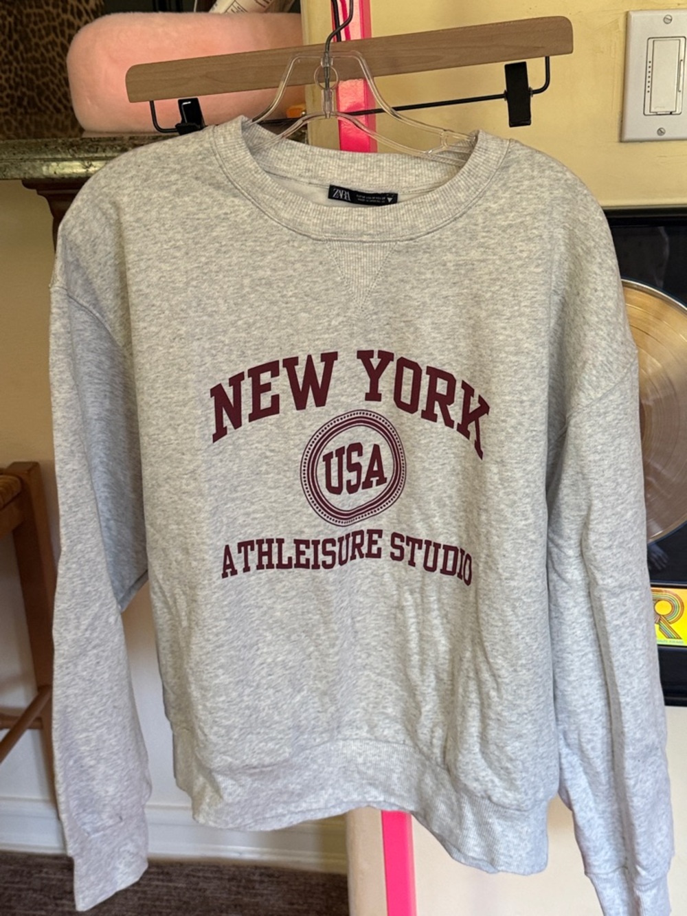 NWT ZARA SWEATSHIRT NYC SIZE MEDIUM